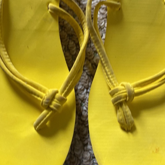 Comfortable Colin Stuart Bright Yellow. Wedge small heel Flip Flop Size 7.5 . - Picture 4 of 9